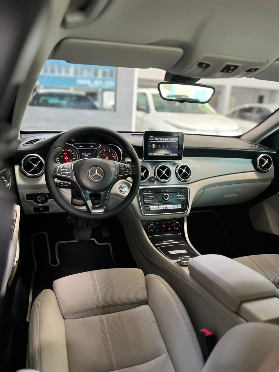 Mercedes-Benz GLA 8