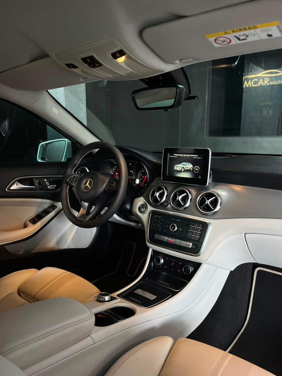 Mercedes-Benz GLA 11