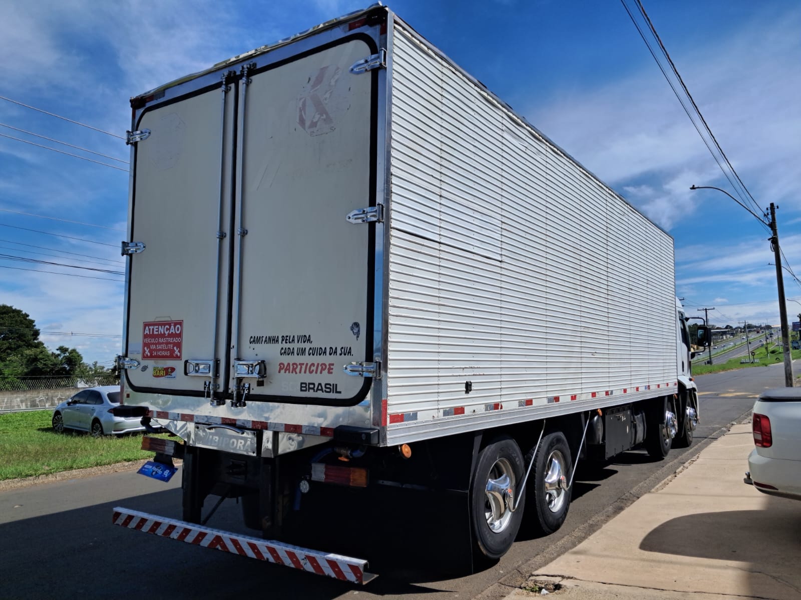 FORD CARGO 8