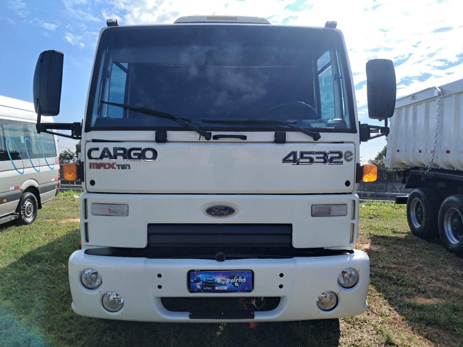 FORD CARGO 4