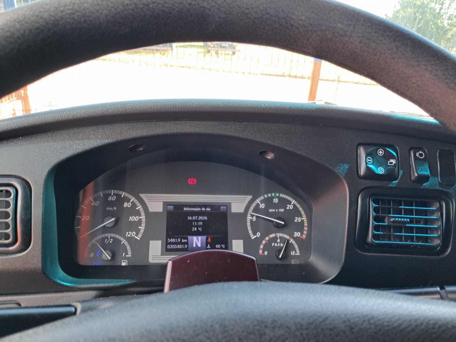 MERCEDES-BENZ ACCELO 10