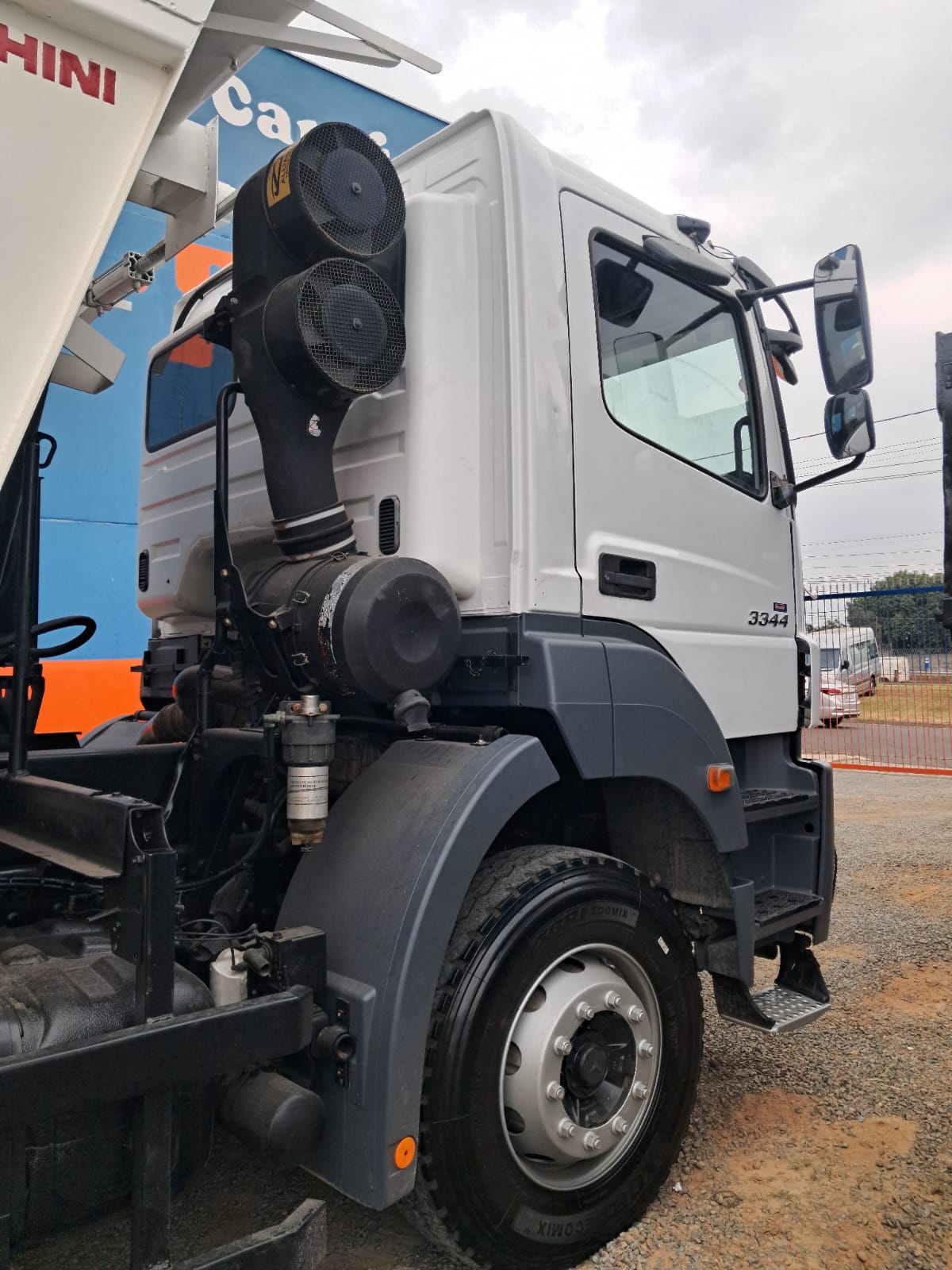 MERCEDES-BENZ AXOR 8