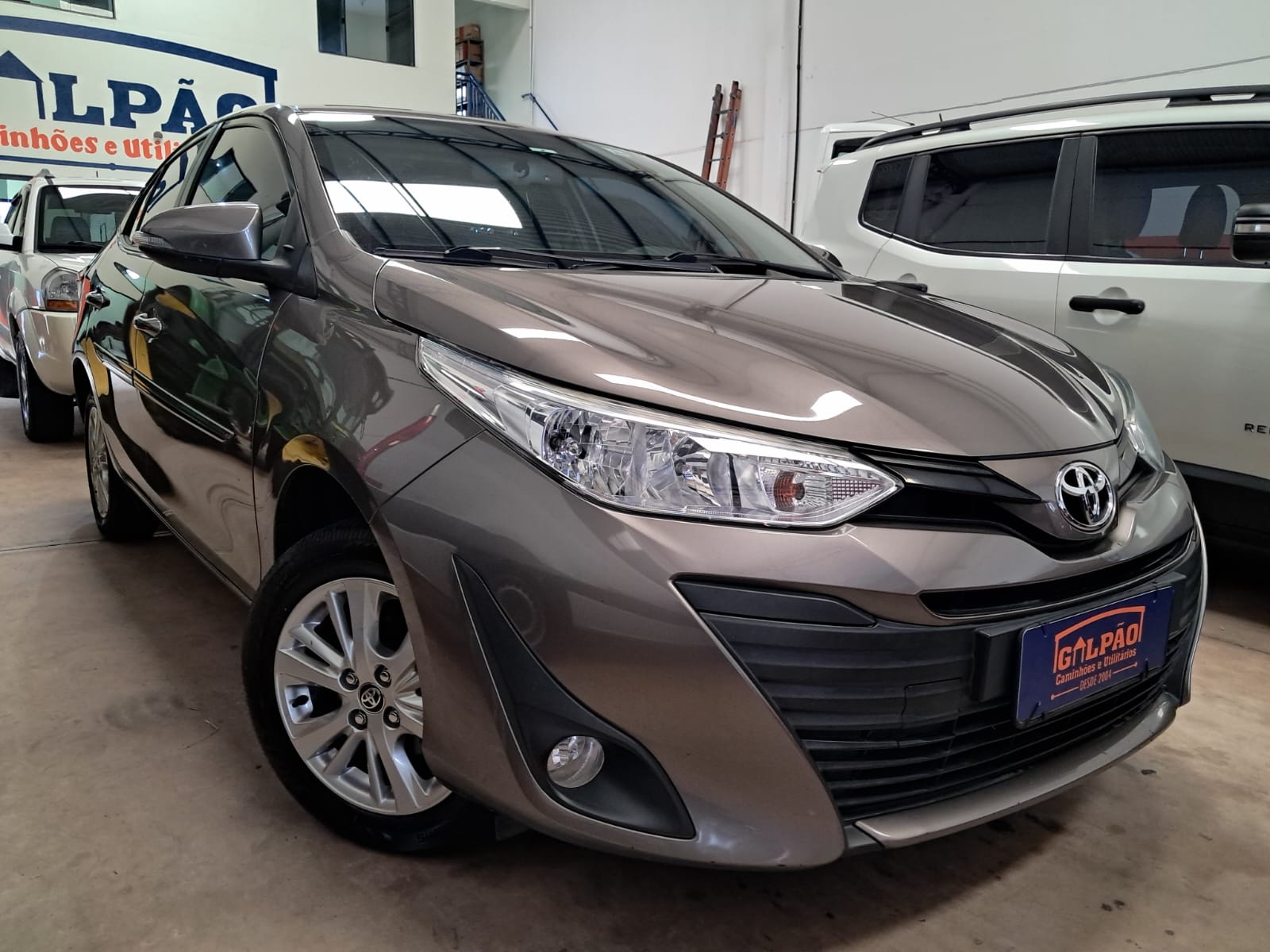 TOYOTA YARIS 2