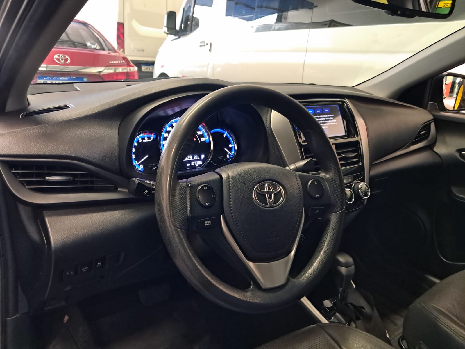 TOYOTA YARIS 8