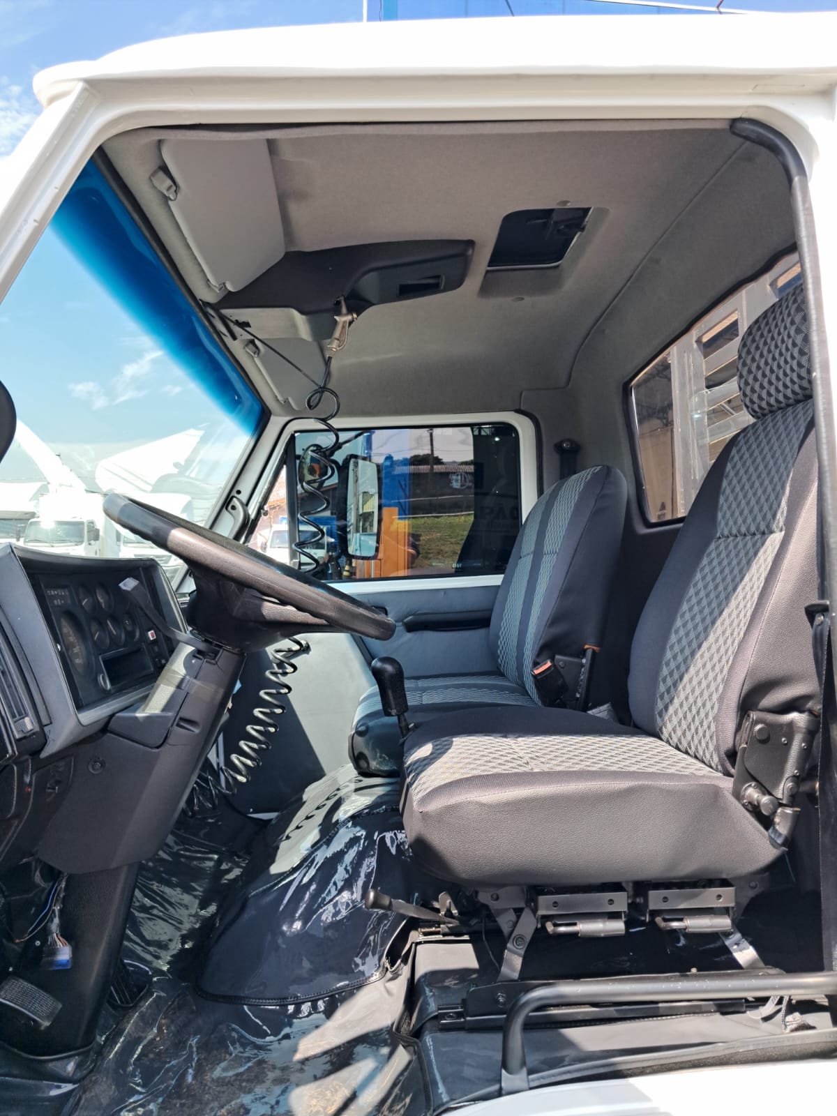VOLKSWAGEN 8-140 2p 9