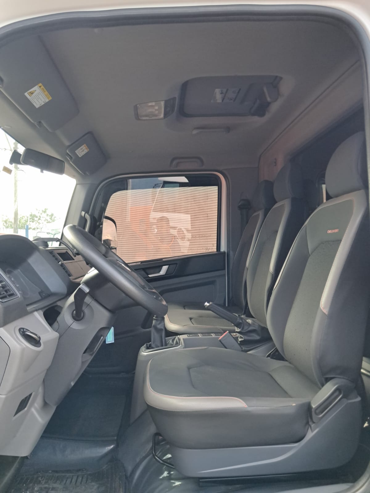 VOLKSWAGEN EXPRESS 6