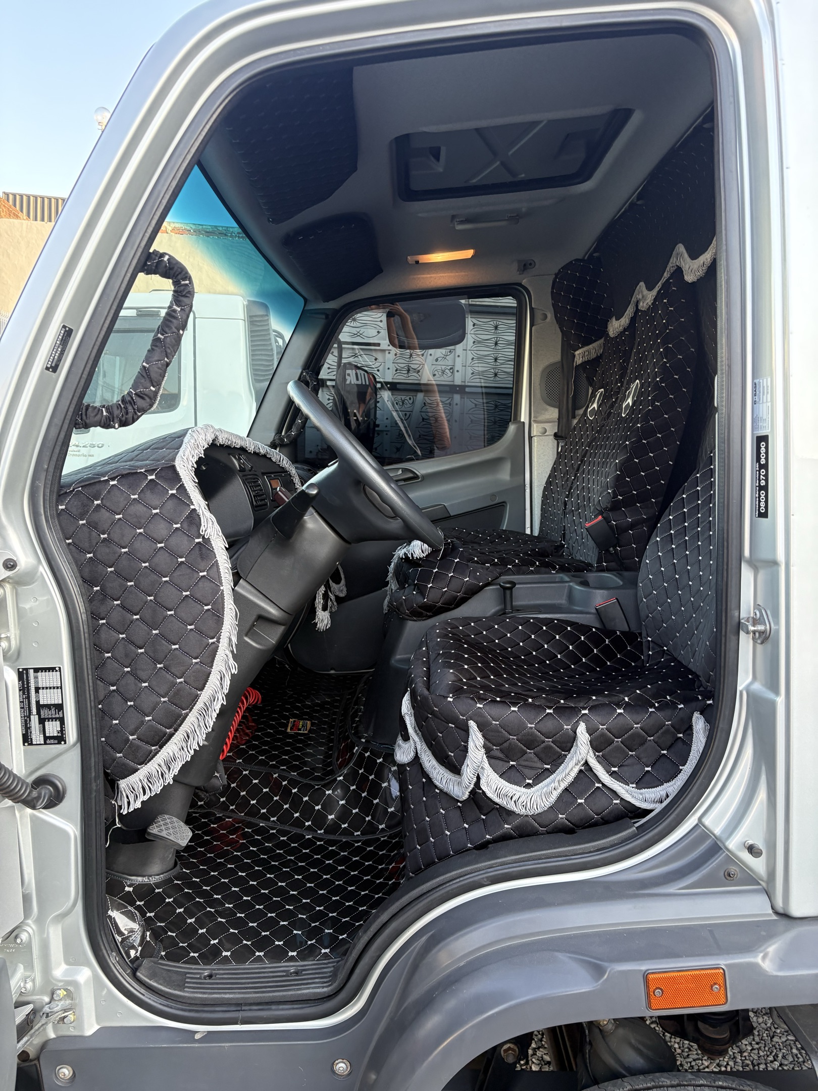 MERCEDES-BENZ ACCELO 7
