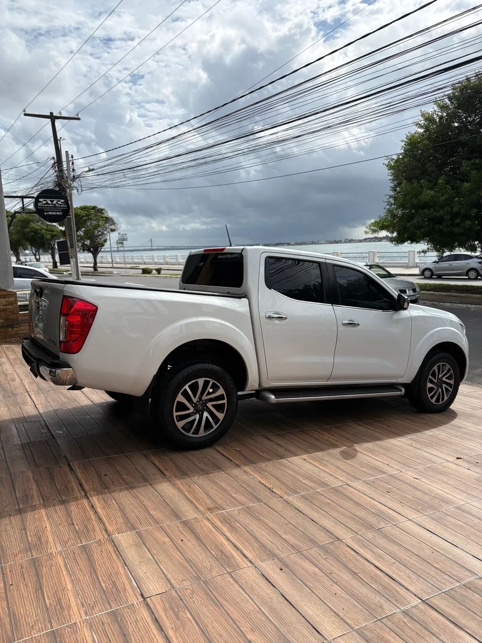 Nissan FRONTIER 5