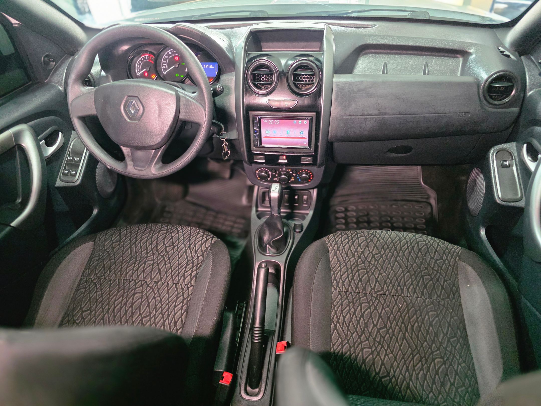 RENAULT DUSTER 16 9