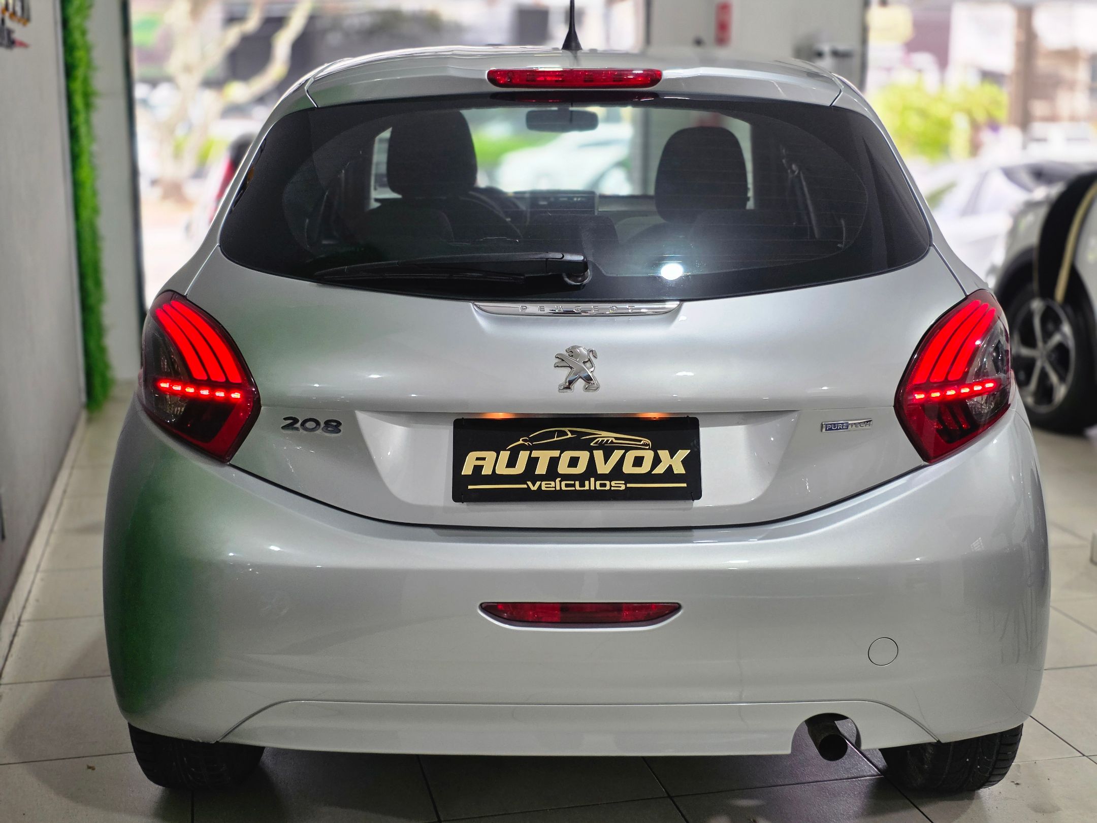 PEUGEOT 208 5
