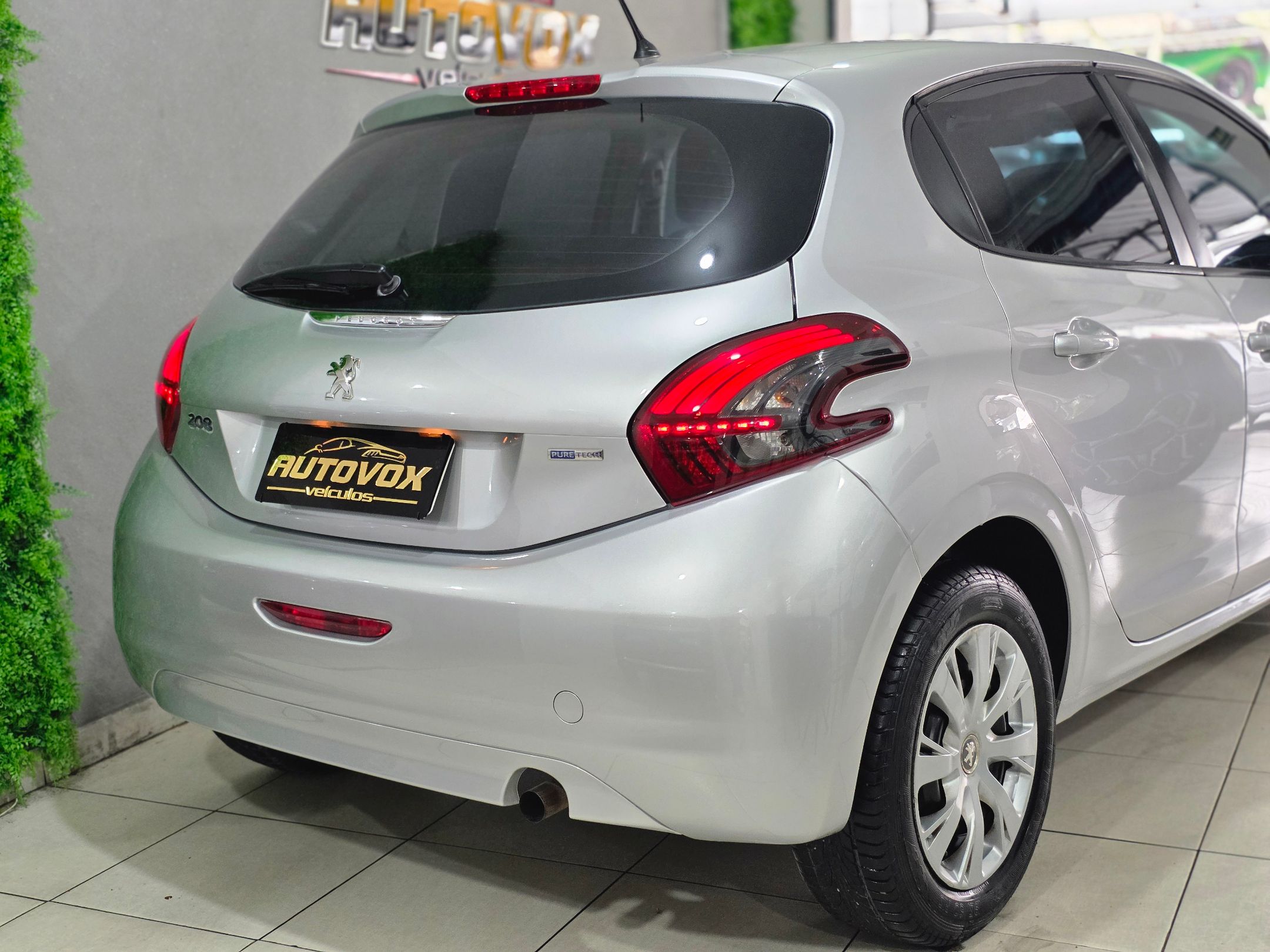 PEUGEOT 208 7