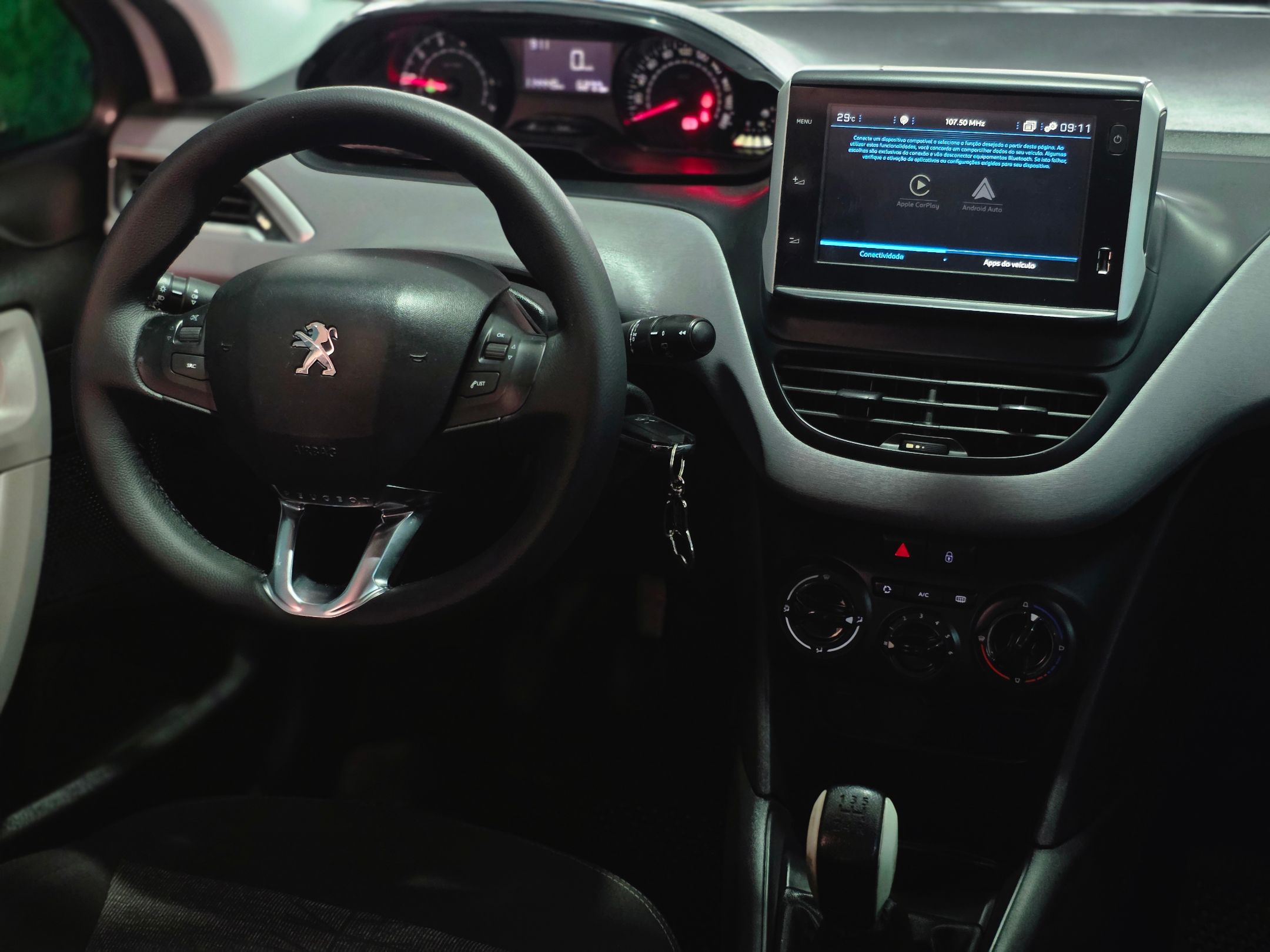 PEUGEOT 208 8
