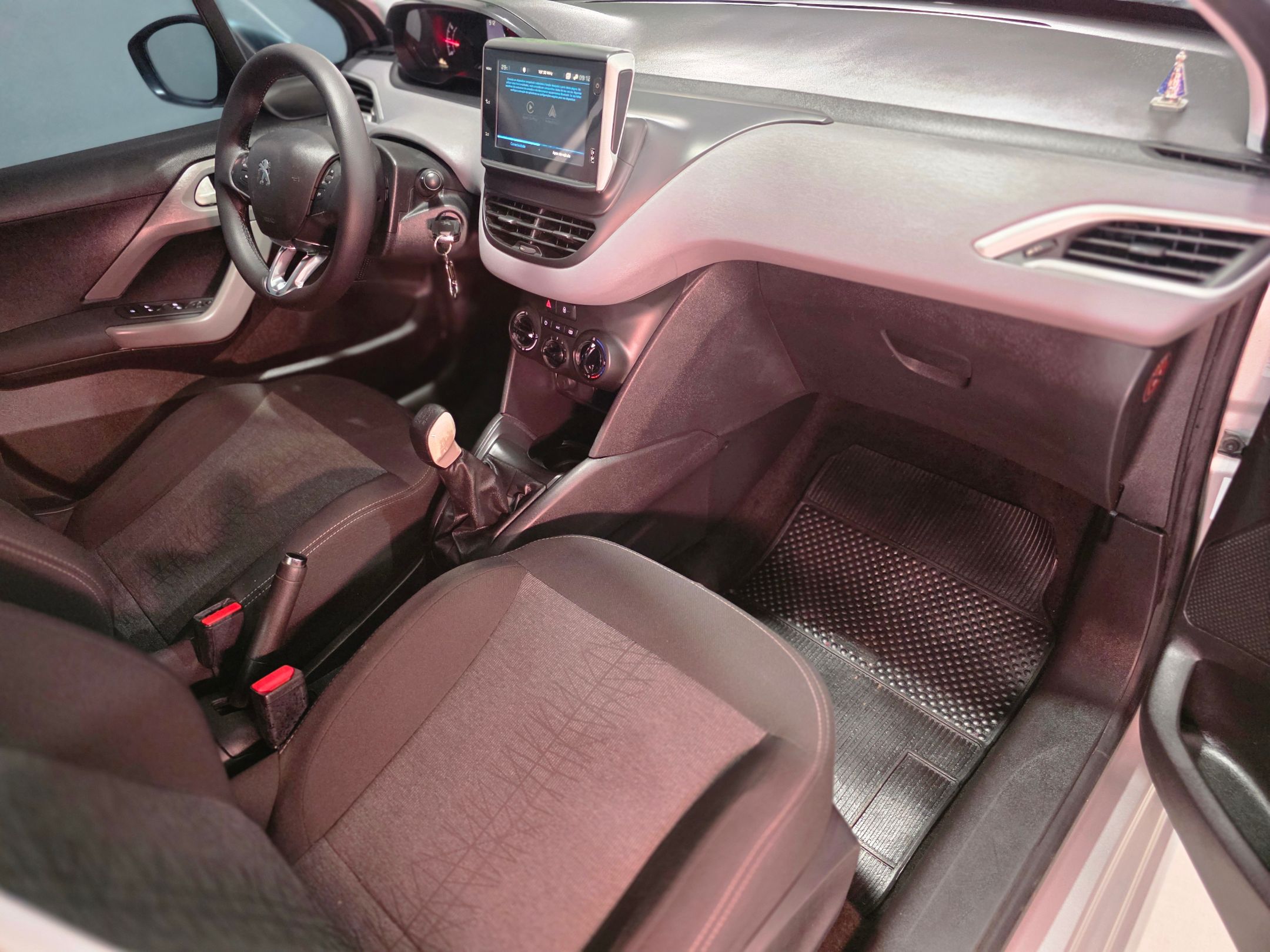 PEUGEOT 208 12