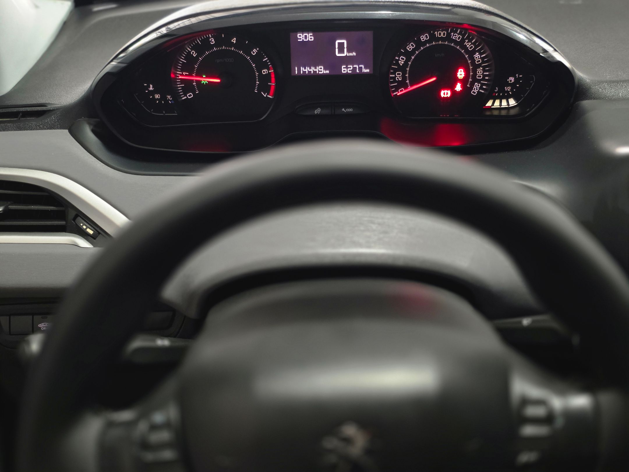 PEUGEOT 208 9