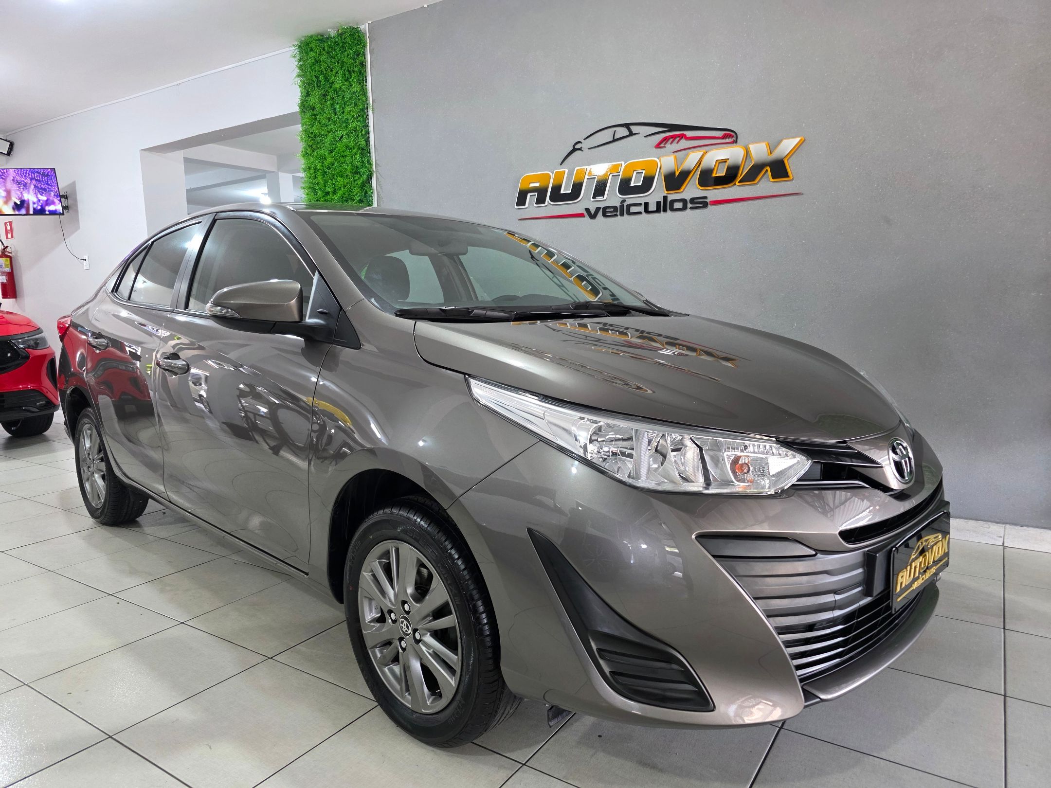 TOYOTA YARIS 2