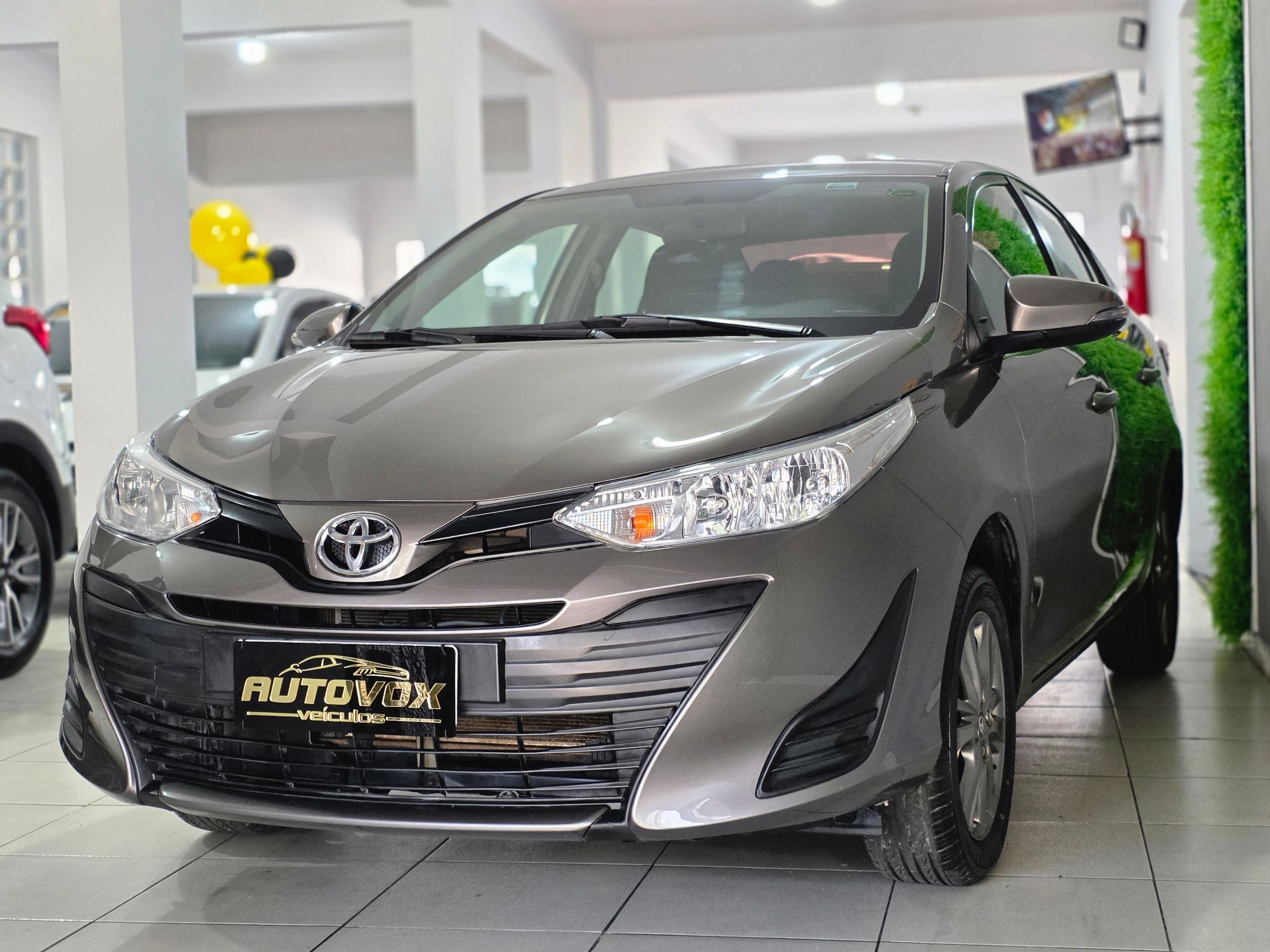 TOYOTA YARIS 5
