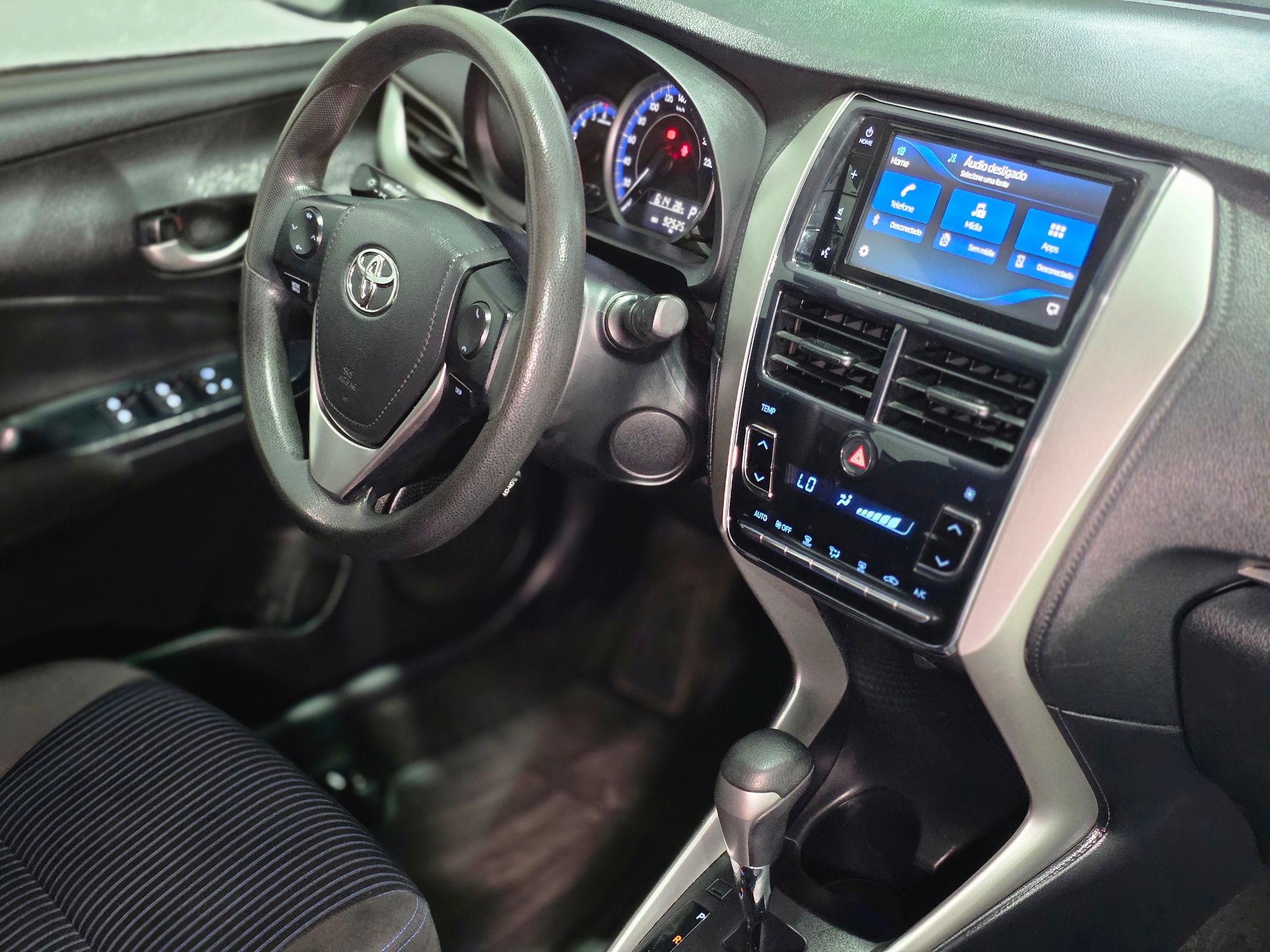 TOYOTA YARIS 6