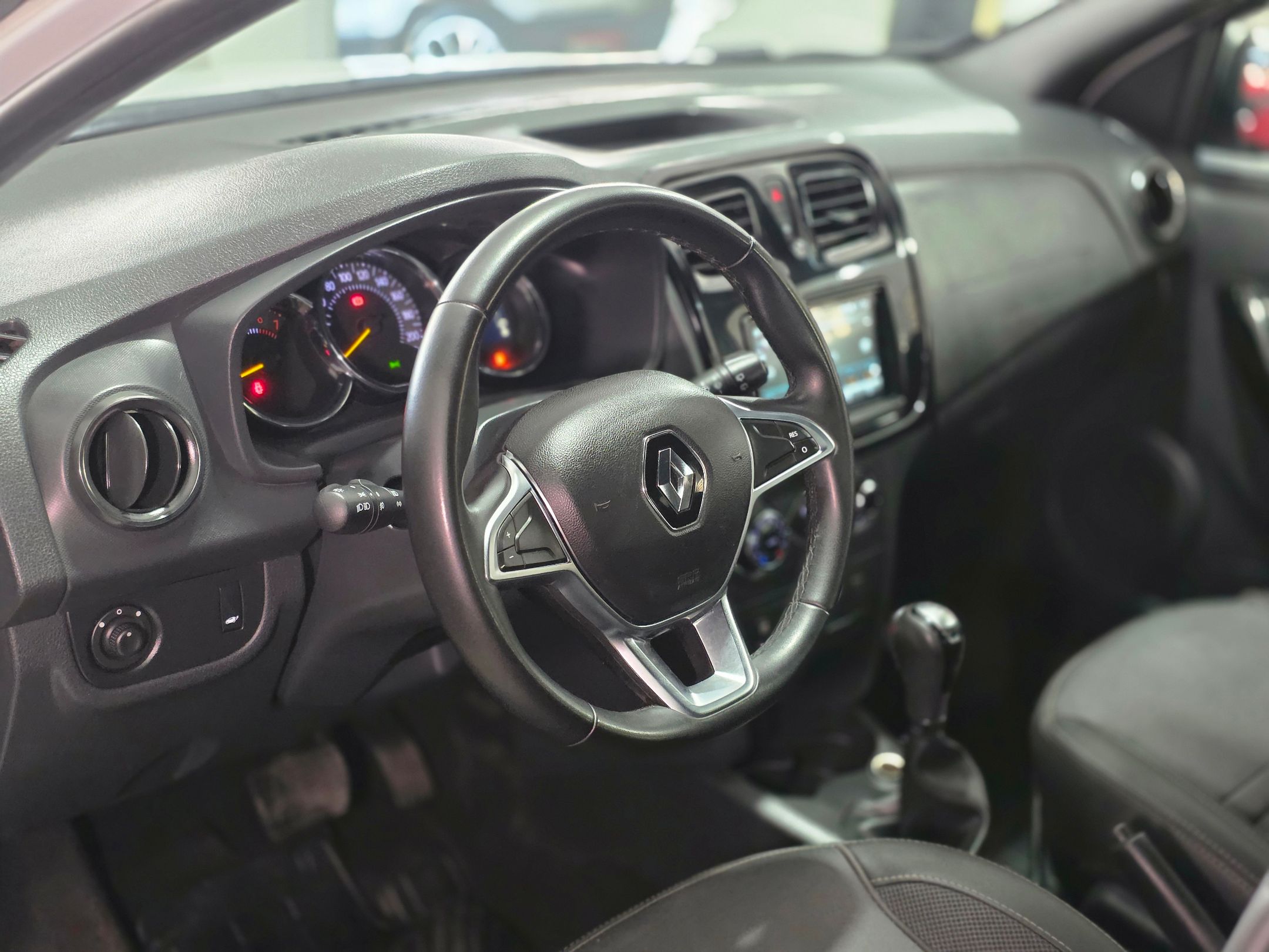RENAULT SANDERO 8