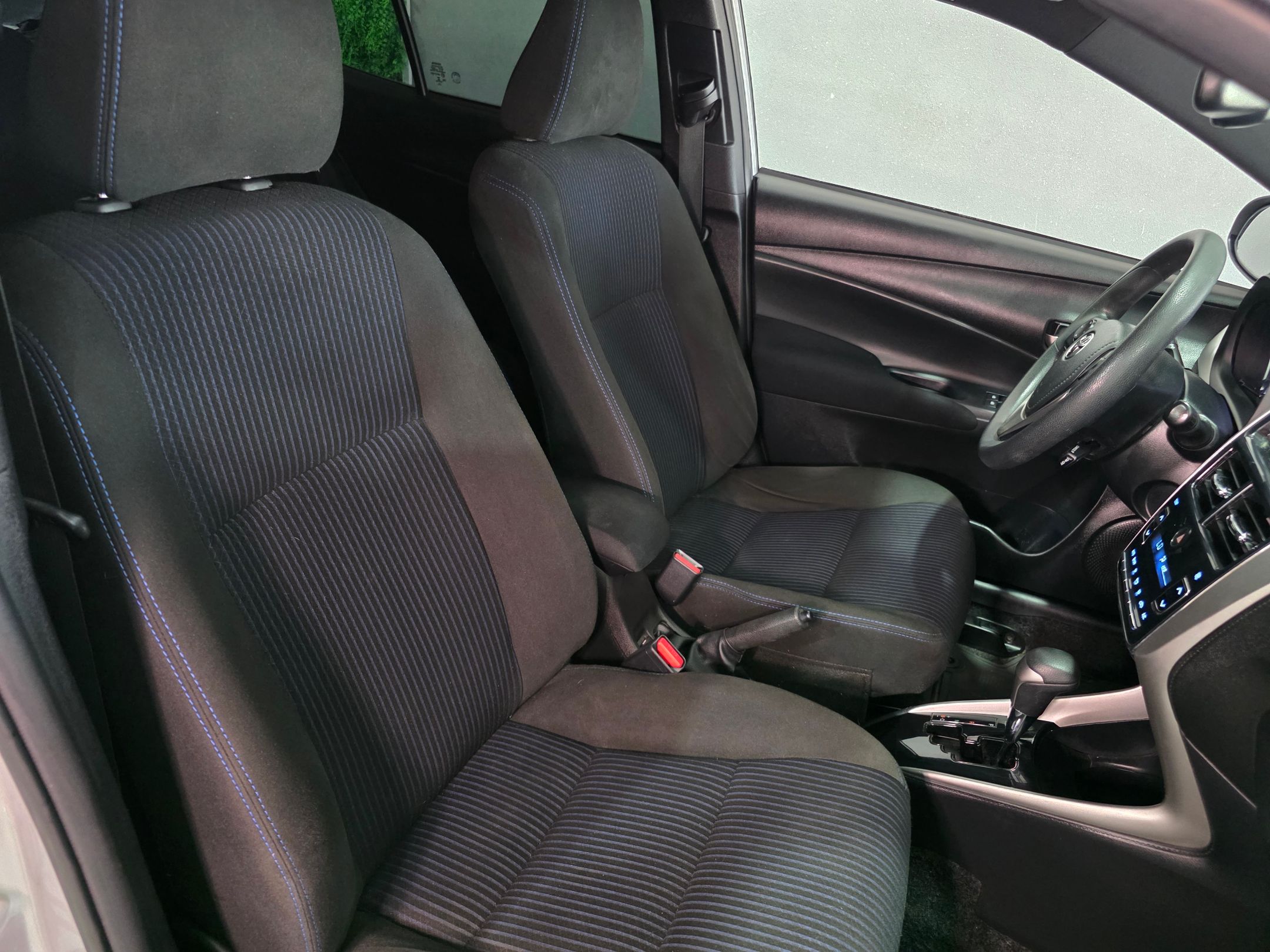 TOYOTA YARIS HATCH 14