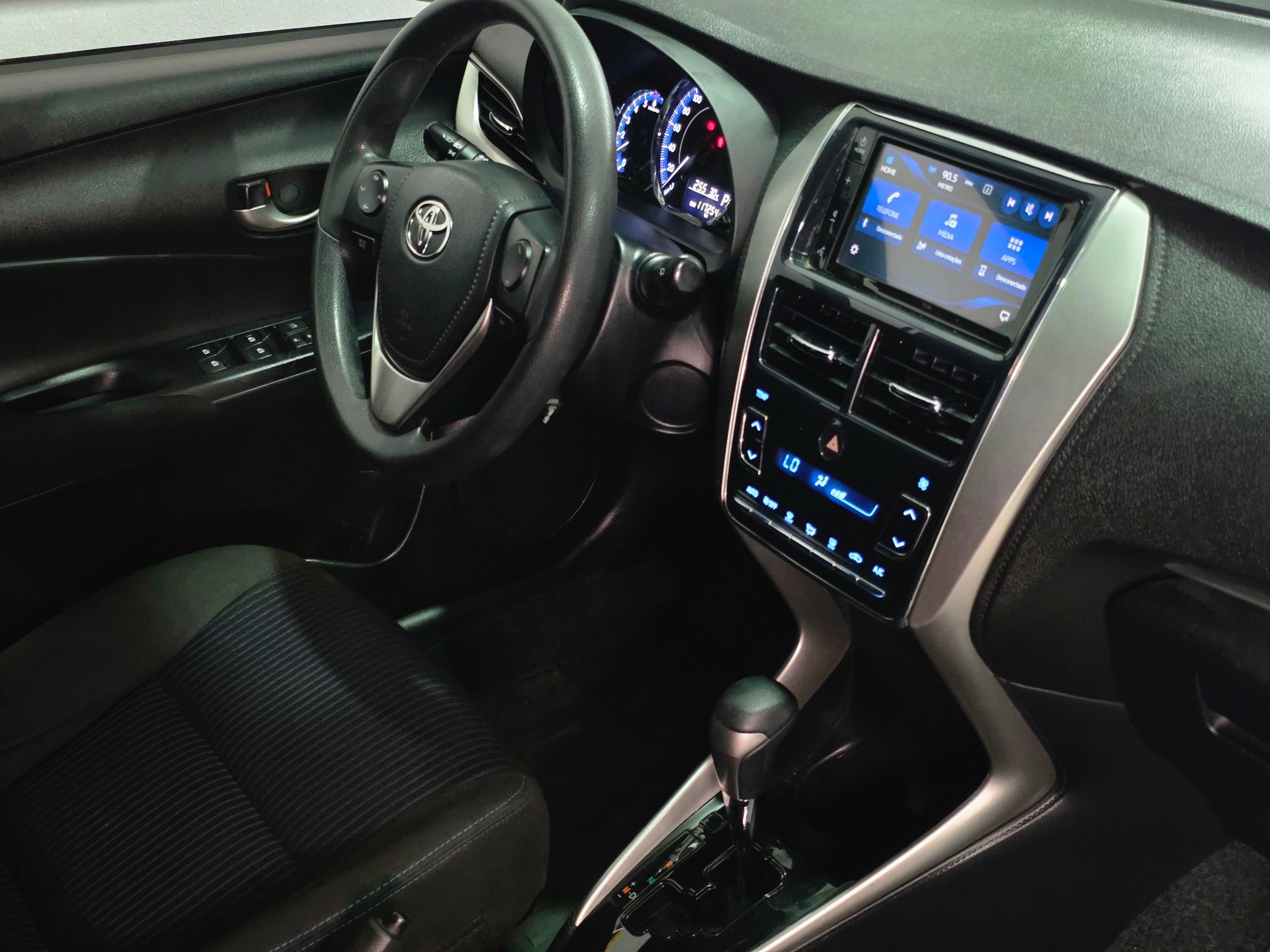 TOYOTA YARIS HATCH 11
