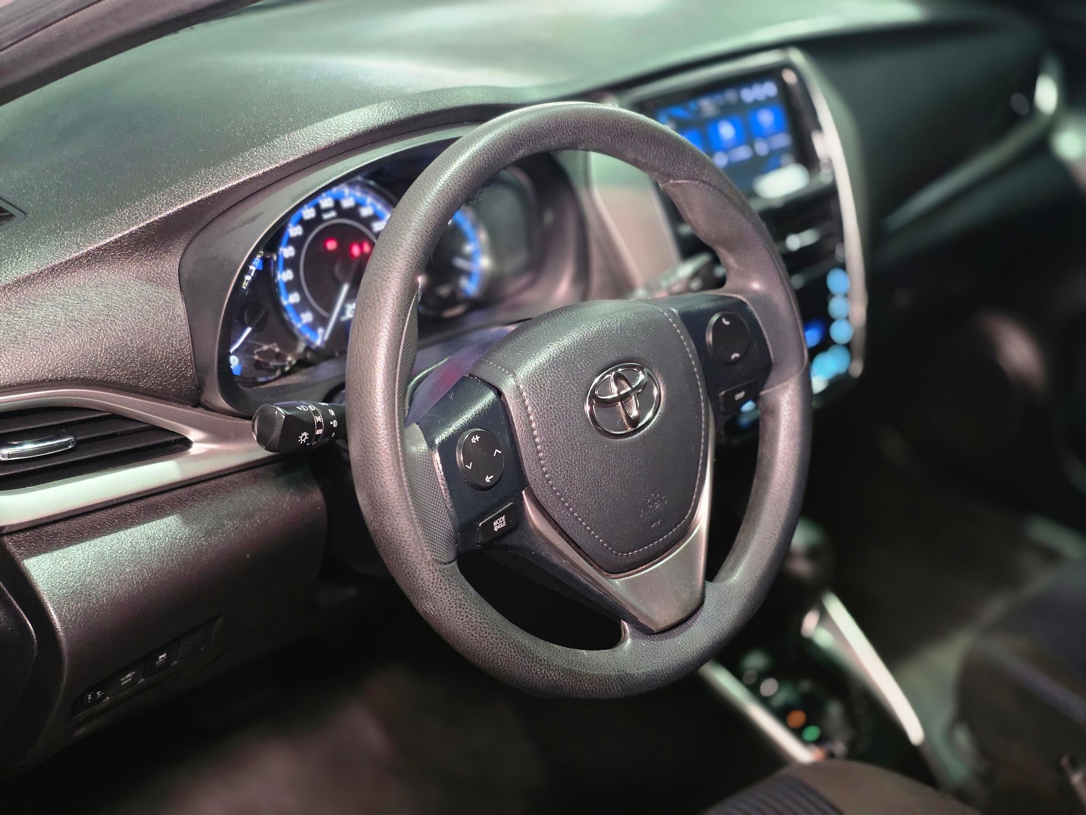 TOYOTA YARIS HATCH 12