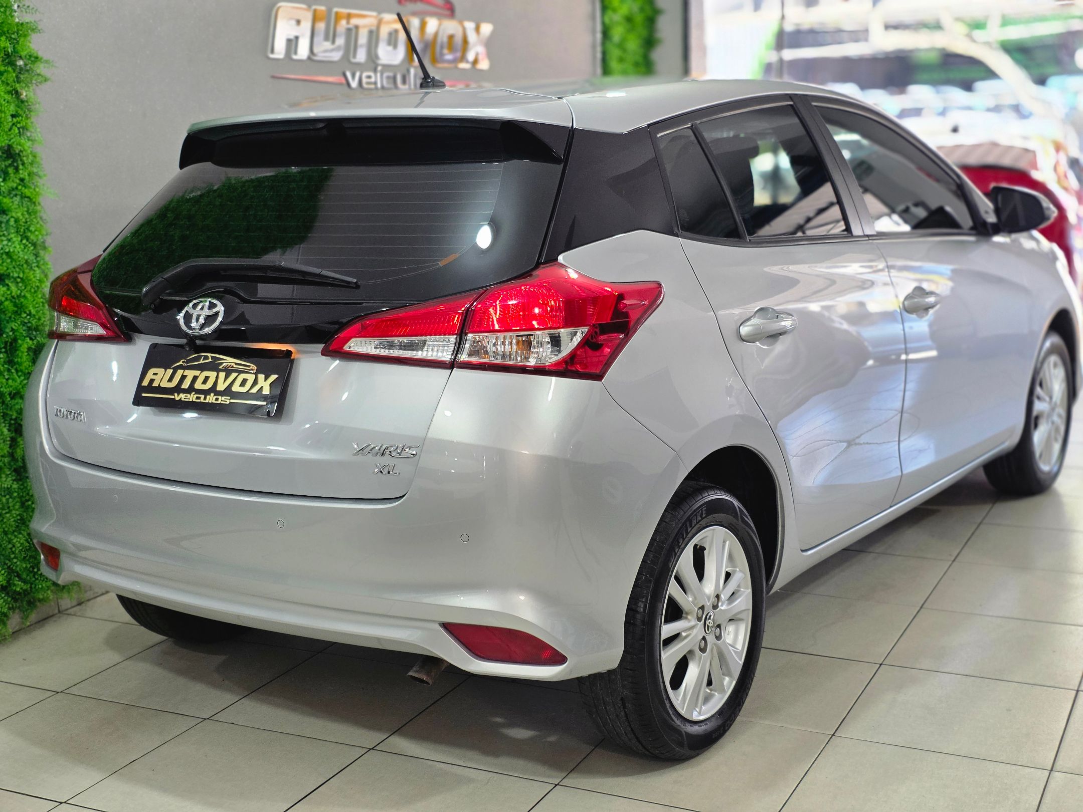 TOYOTA YARIS HATCH 8