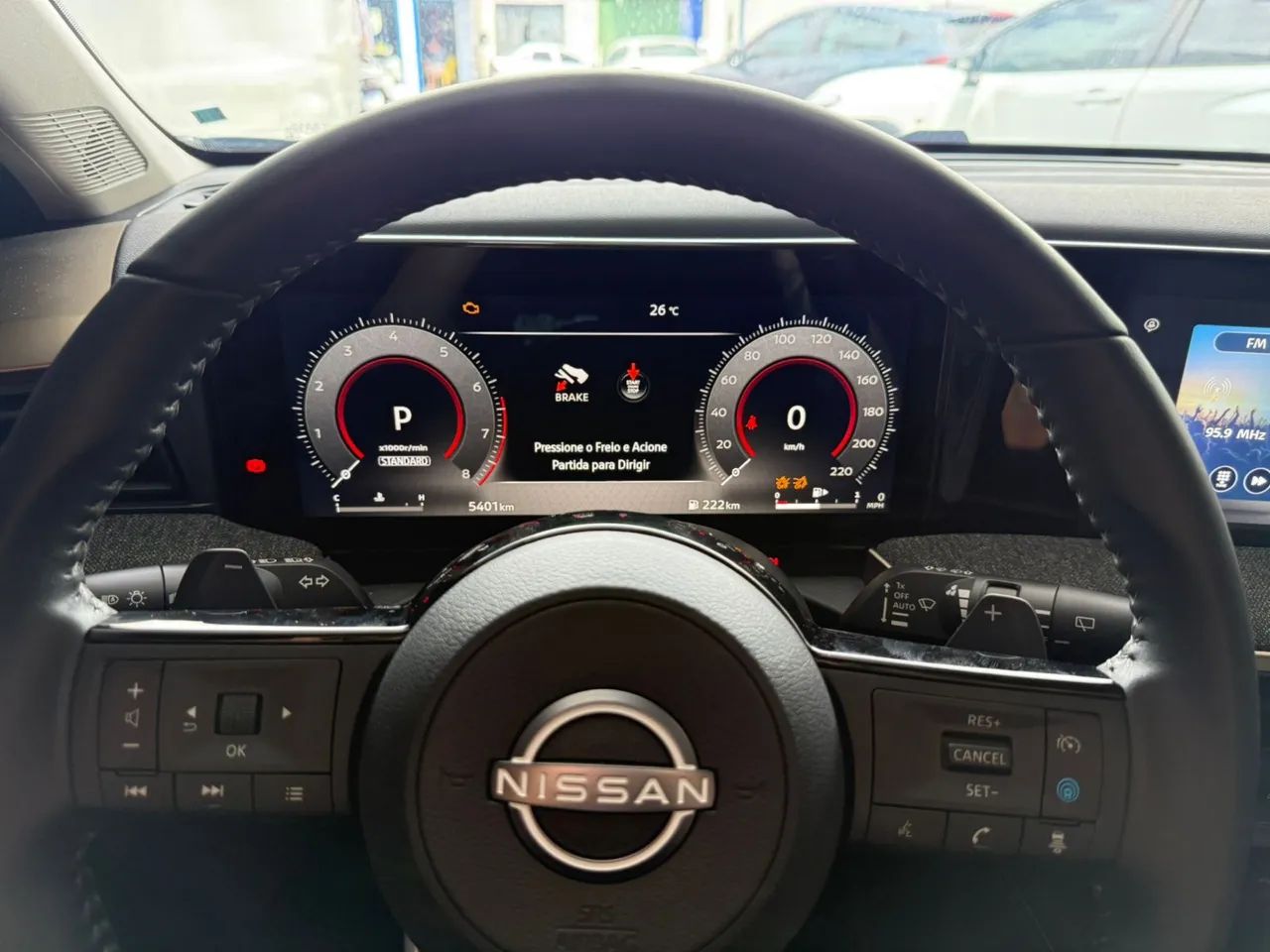 Nissan KICKS 4