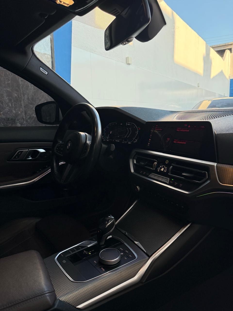 BMW 320iA 6