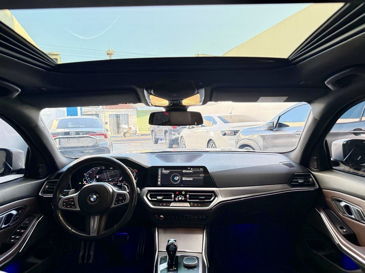 BMW 320iA 8