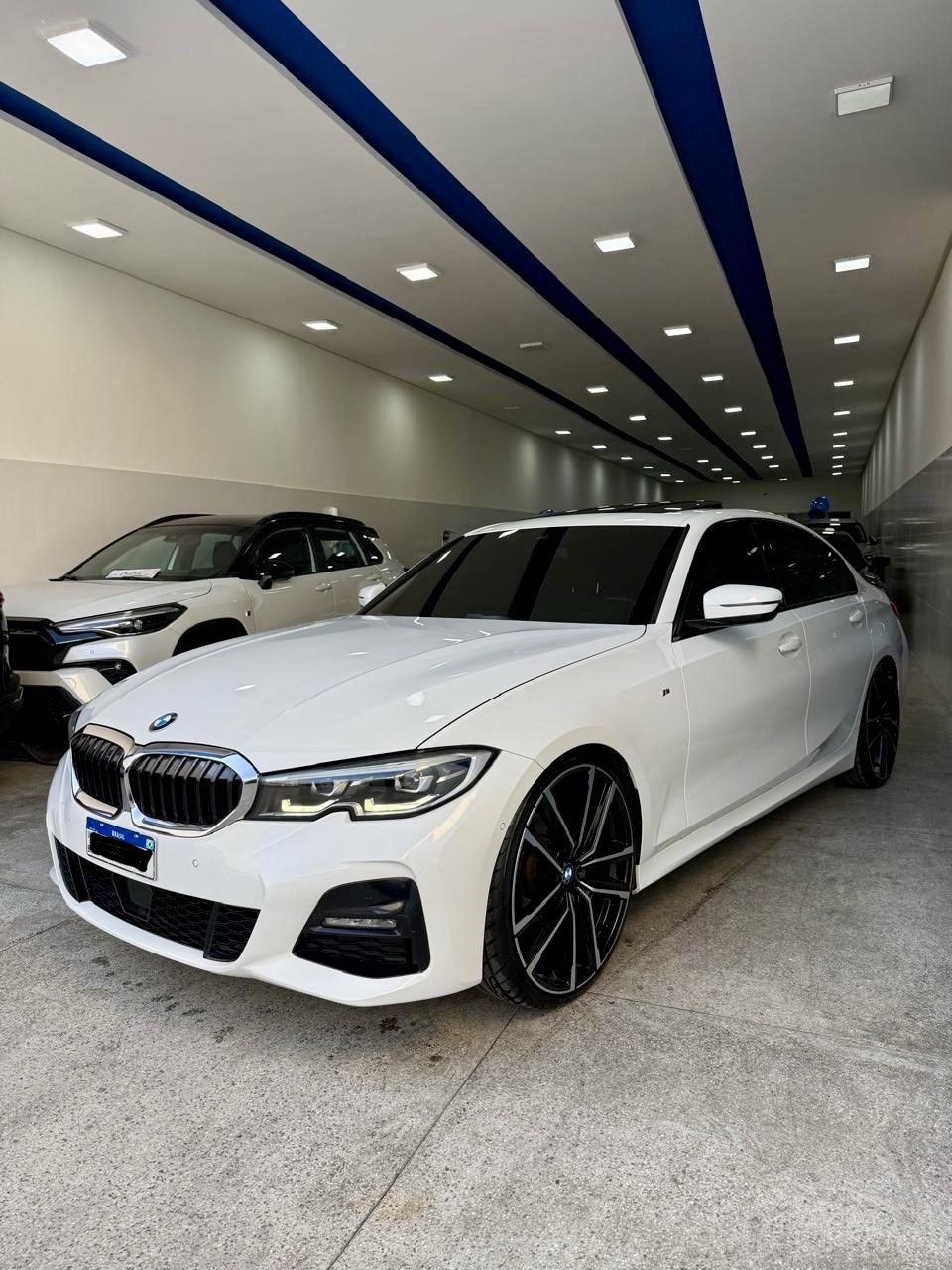 BMW 320iA 9