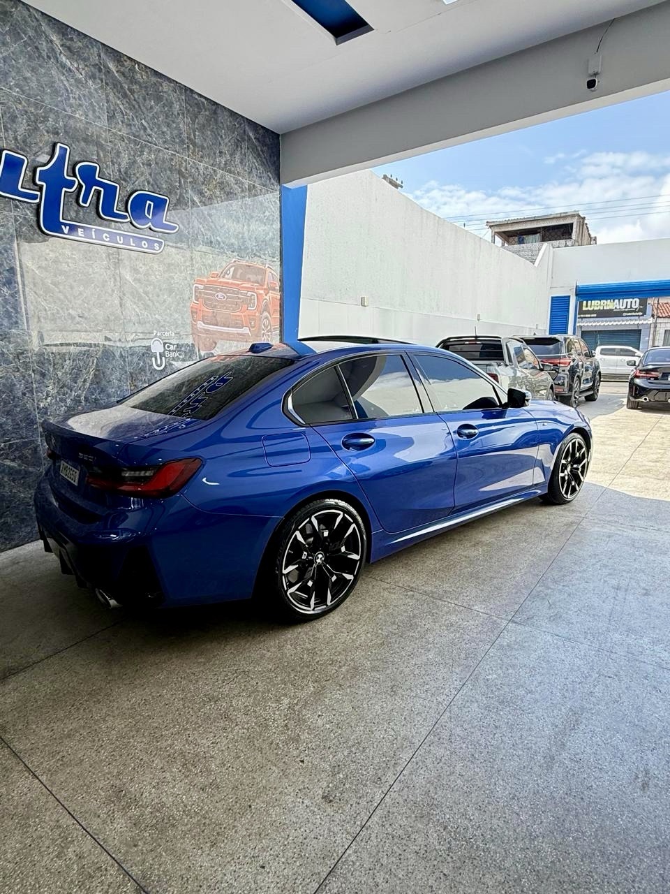 BMW 320i 3