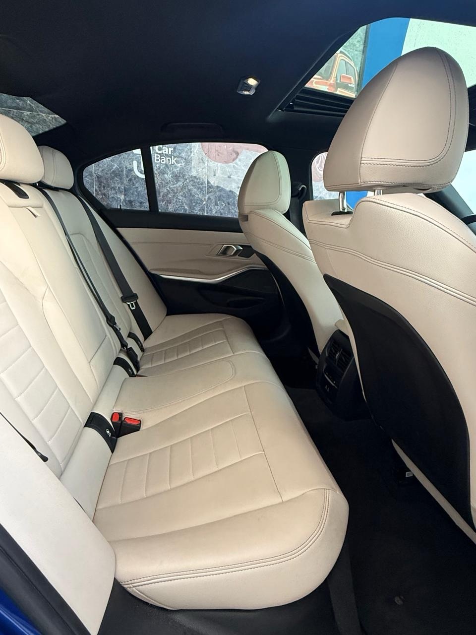 BMW 320i 4