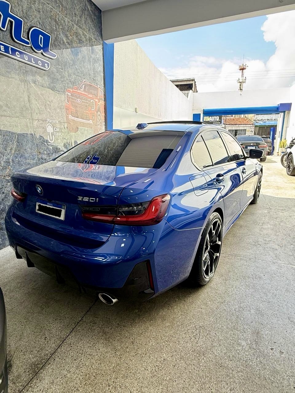 BMW 320i 6
