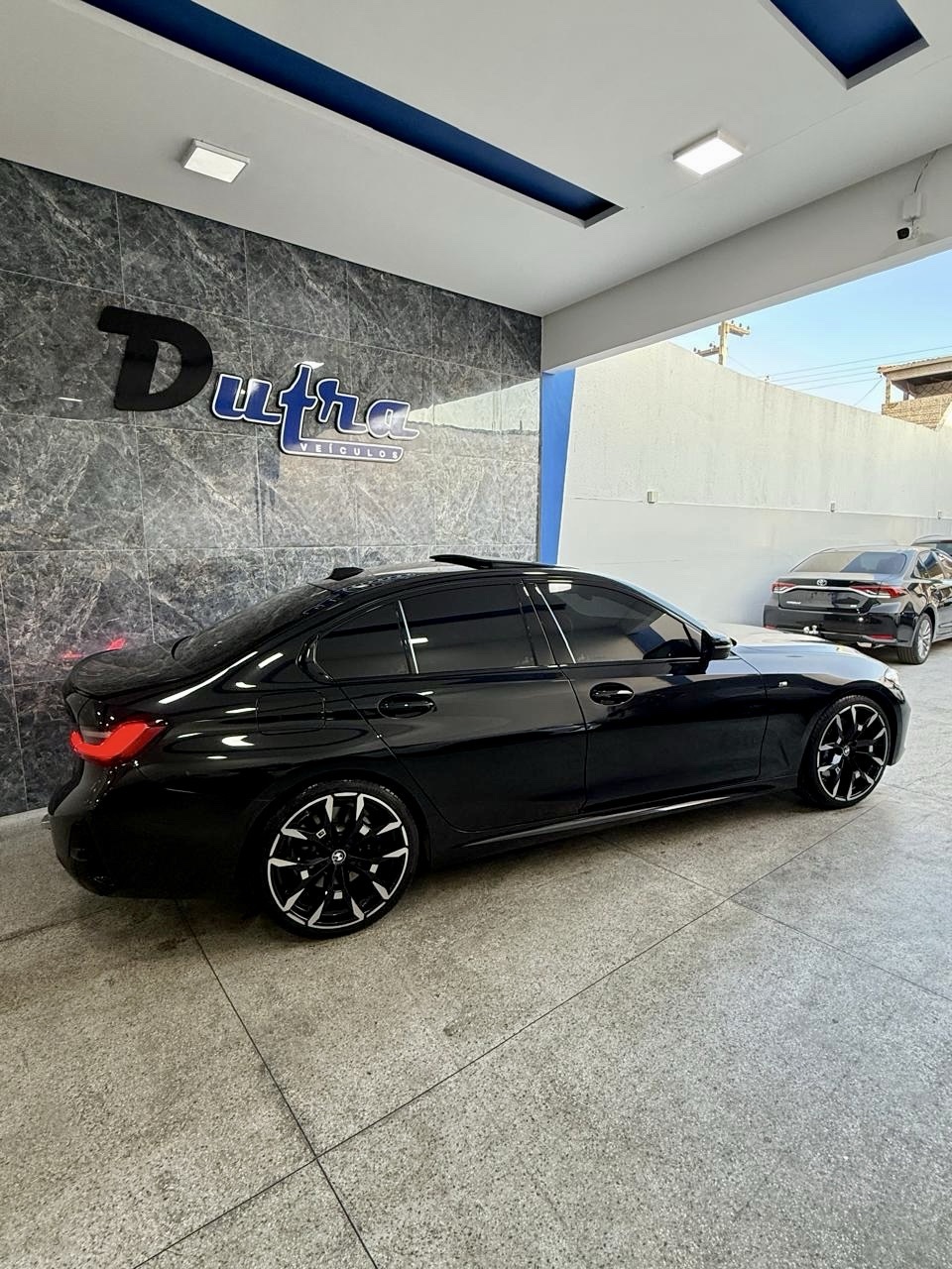 BMW 320i 6