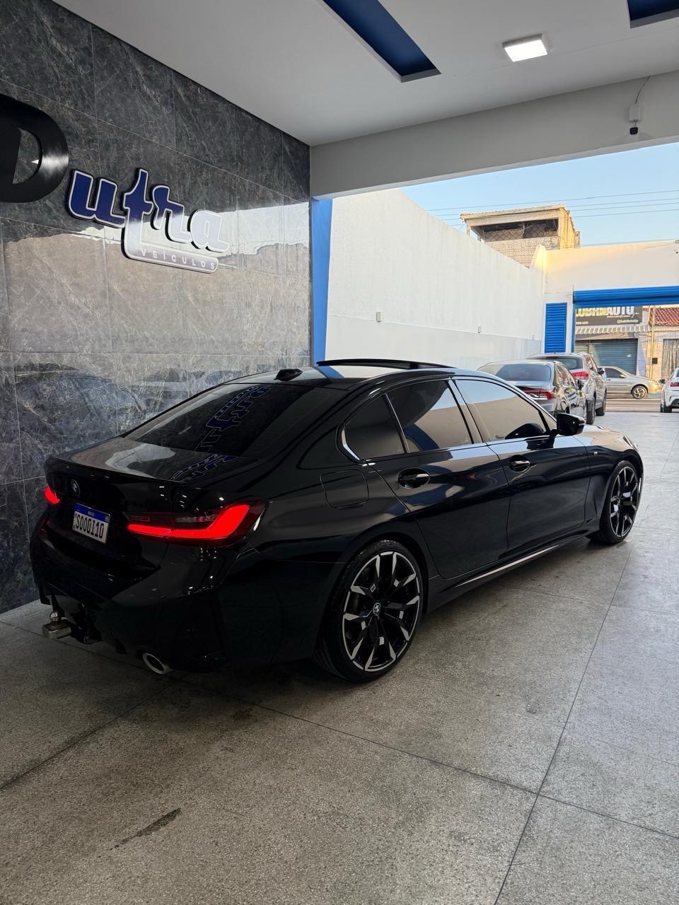 BMW 320i 8