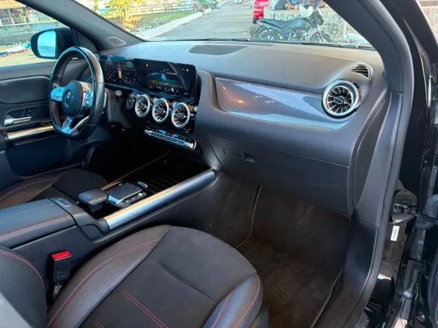 Mercedes-Benz GLA-200 10