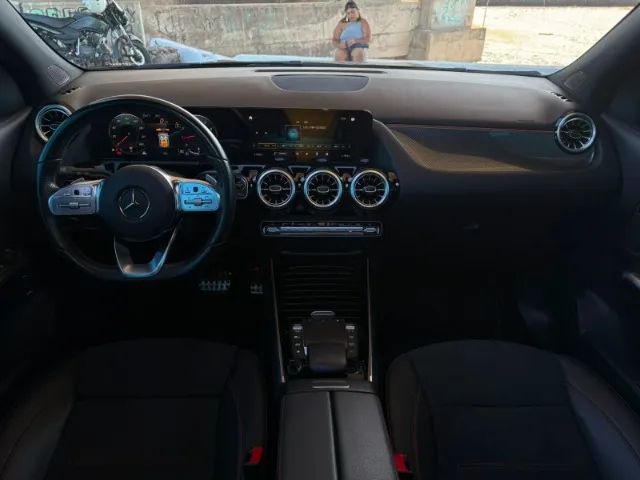 Mercedes-Benz GLA-200 8