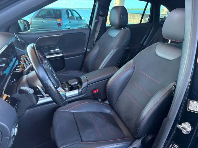 Mercedes-Benz GLA-200 13