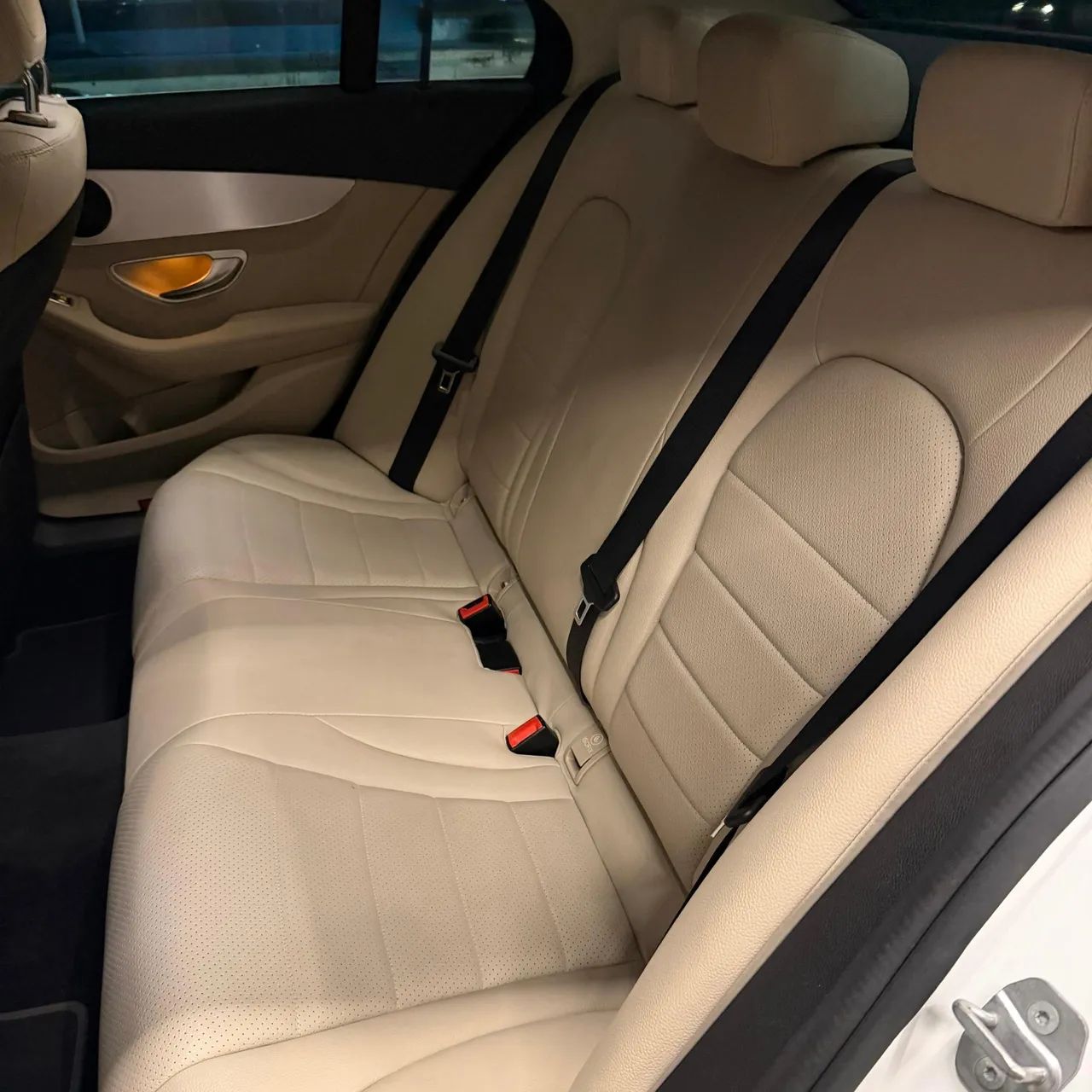 Mercedes-Benz C-200 8
