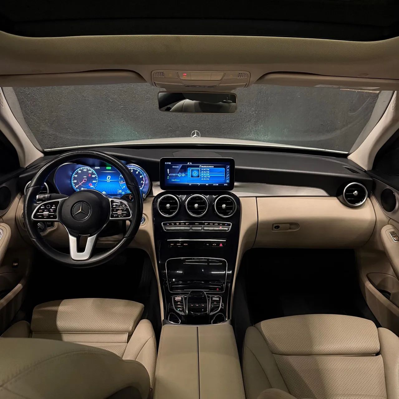 Mercedes-Benz C-200 11