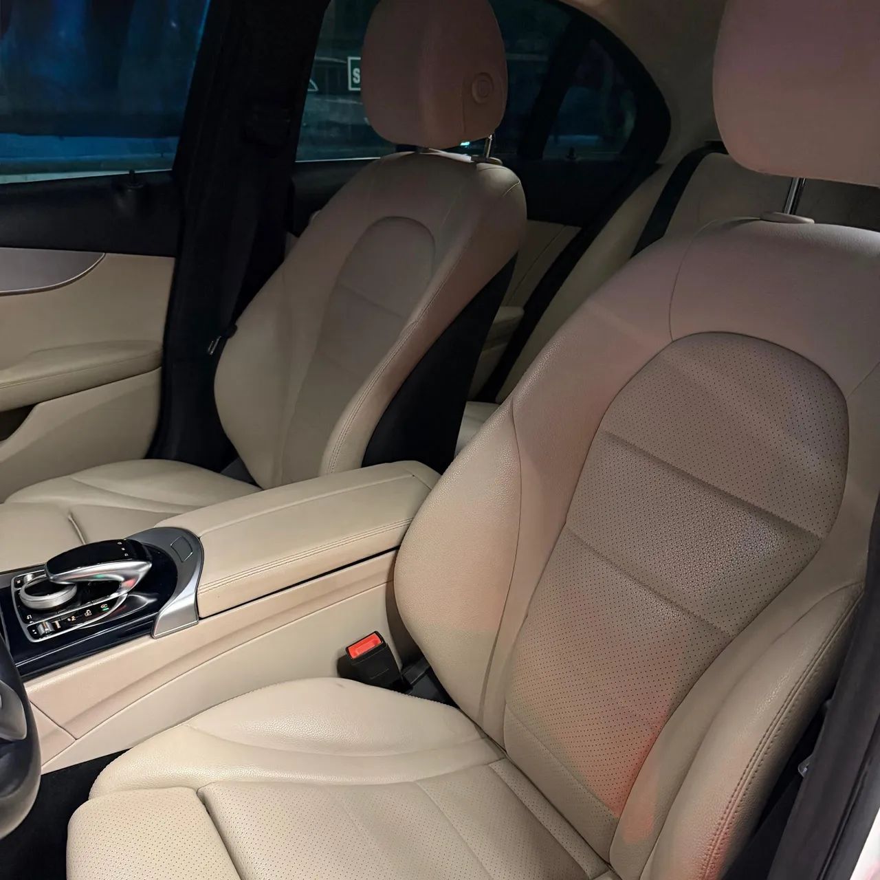 Mercedes-Benz C-200 7