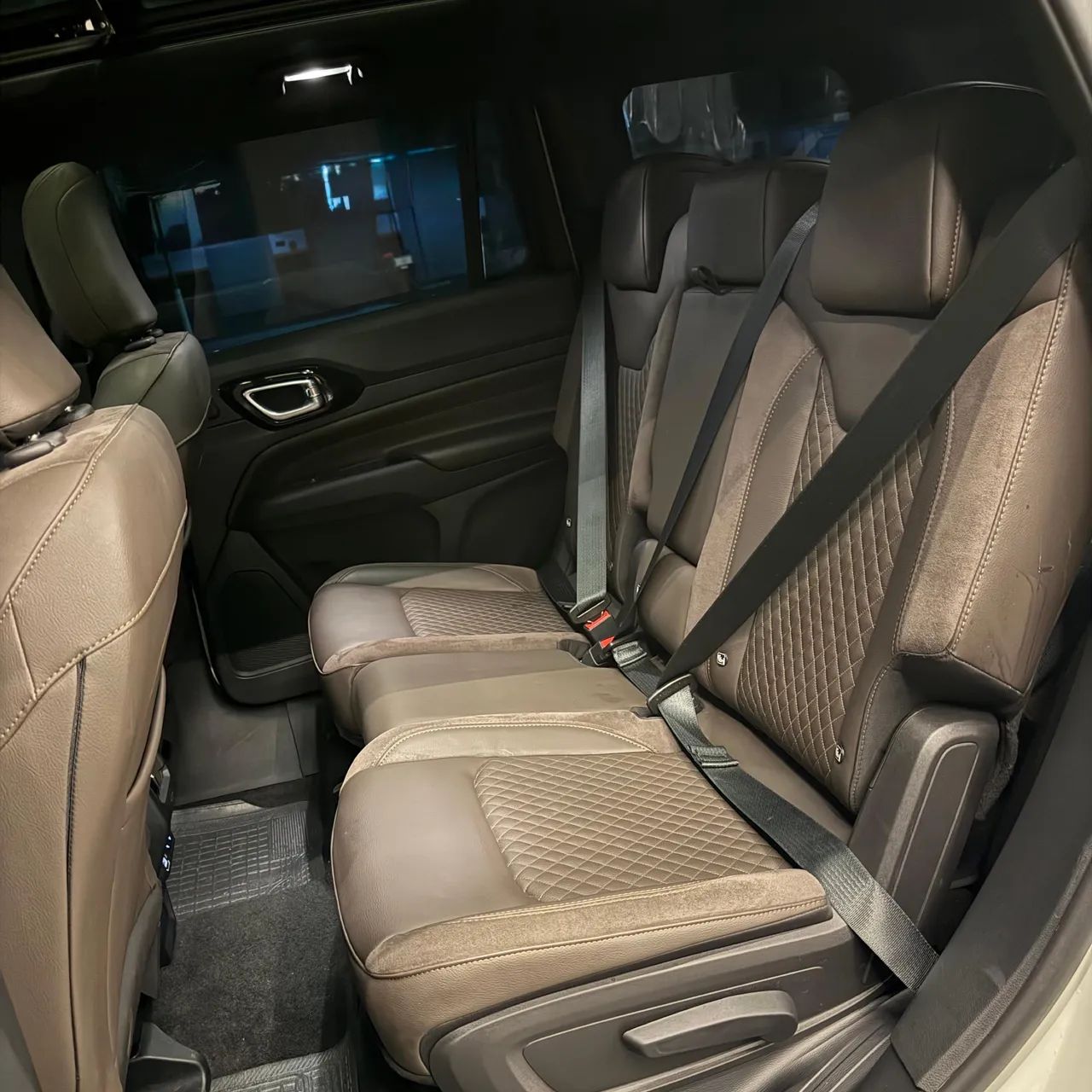 Jeep COMMANDER 8