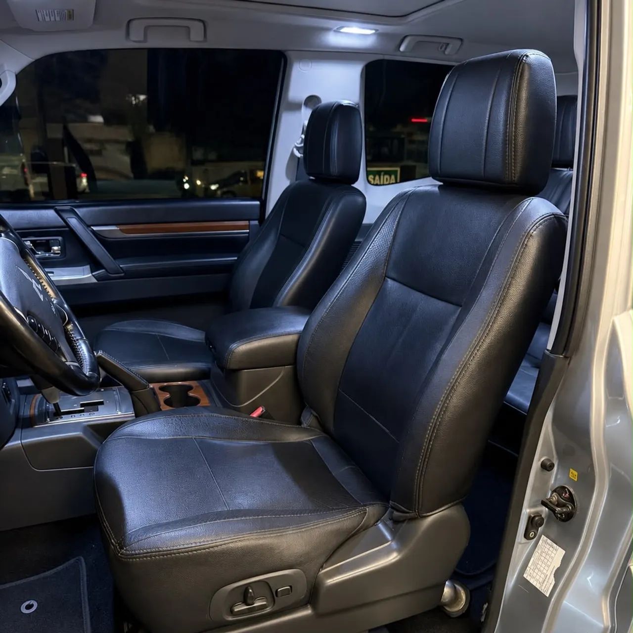 Mitsubishi PAJERO 7