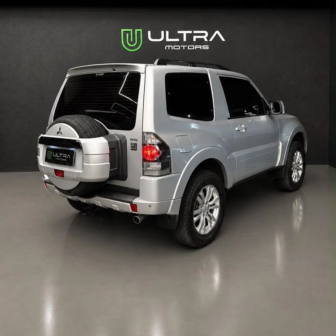 Mitsubishi PAJERO 4