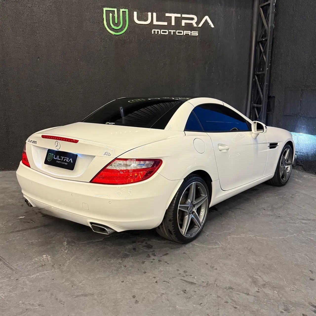 Mercedes-Benz SLK-300 10