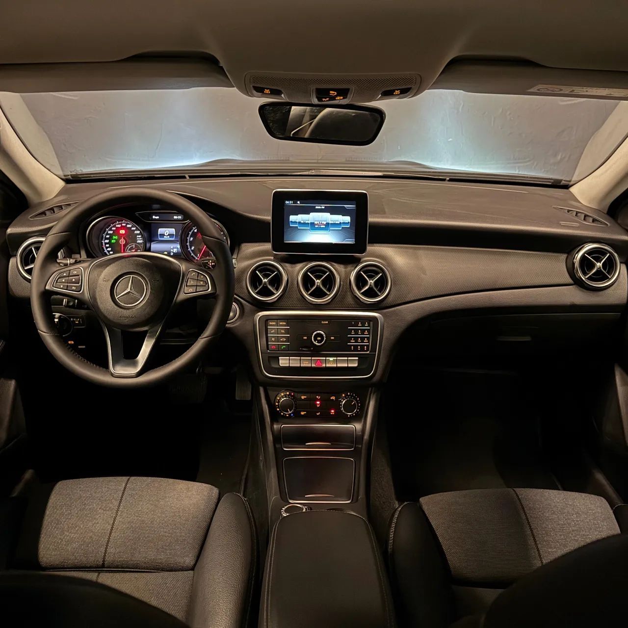 Mercedes-Benz GLA 8