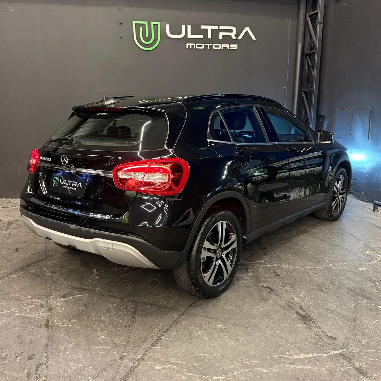 Mercedes-Benz GLA 4