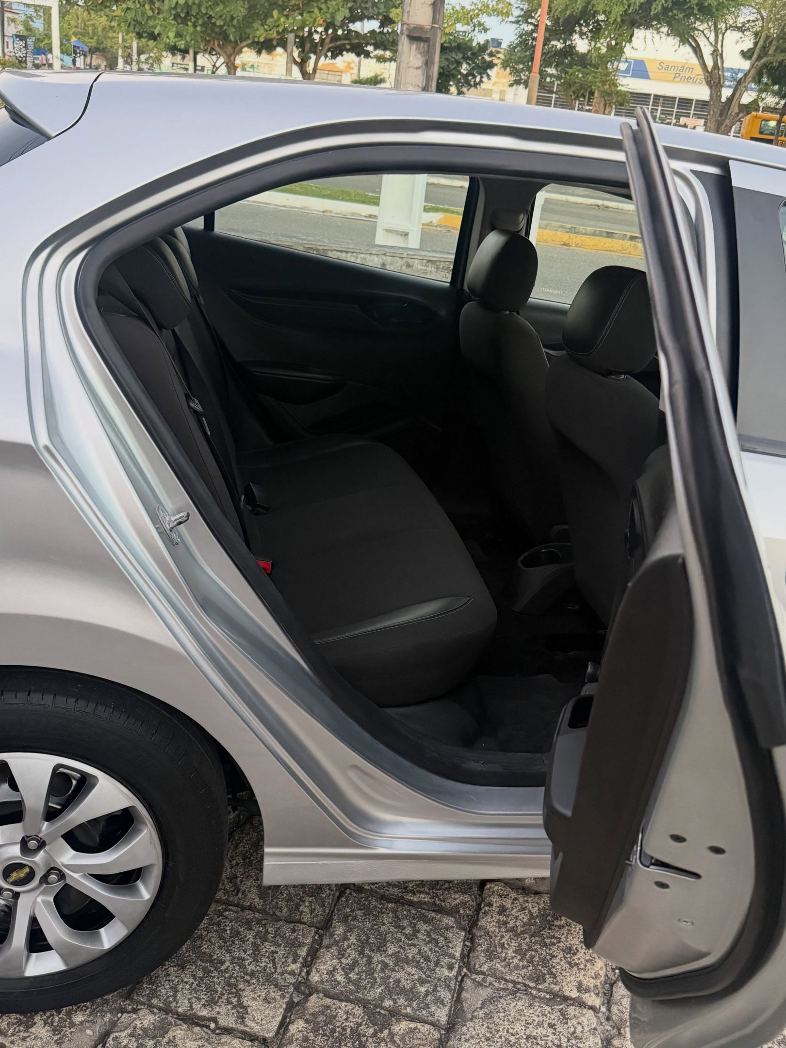 Chevrolet Onix 4