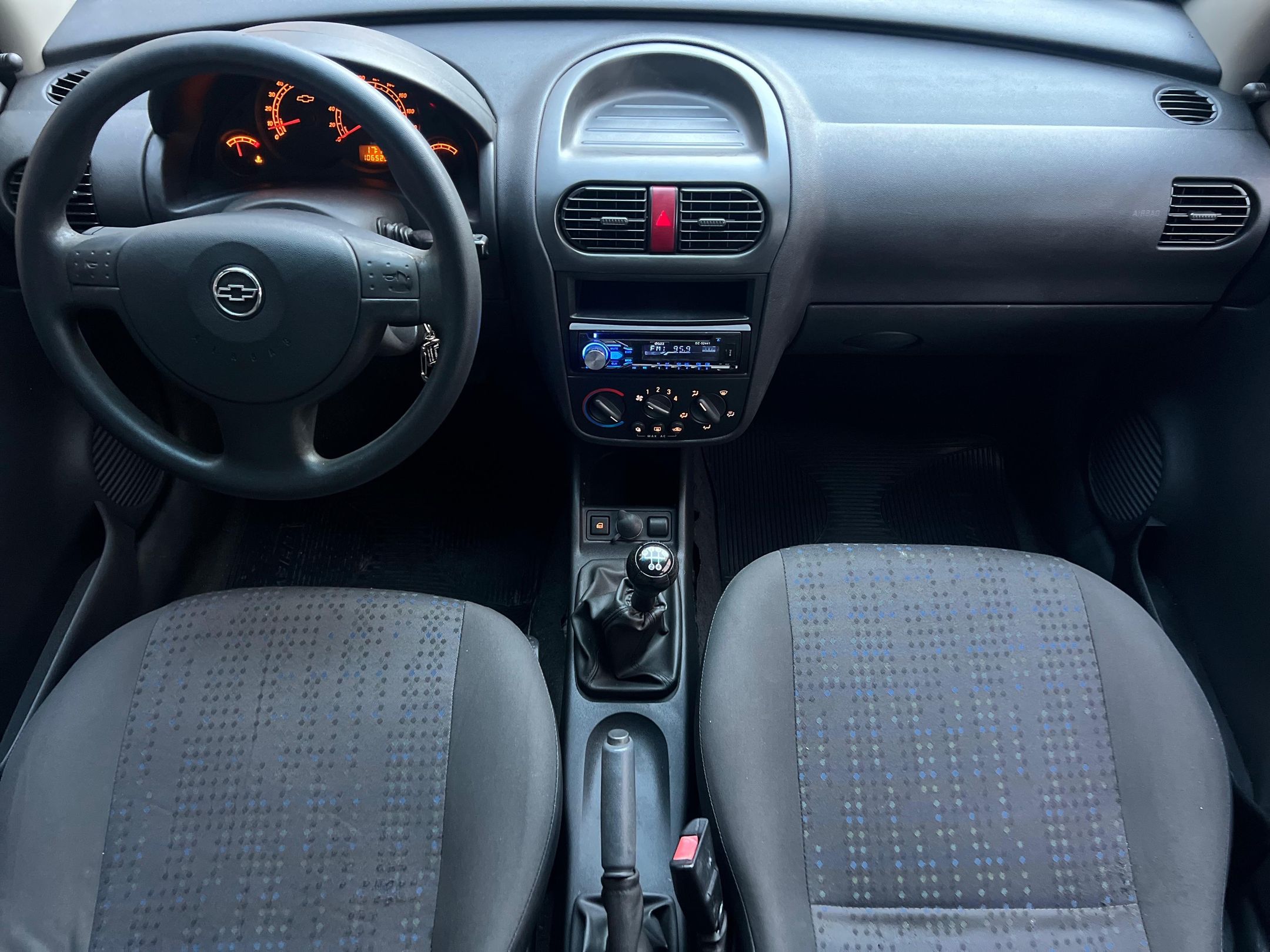 Chevrolet Corsa 8