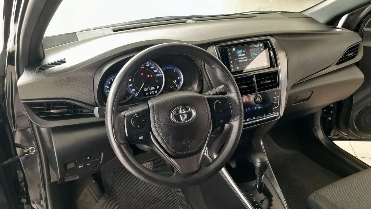 Toyota YARIS 9